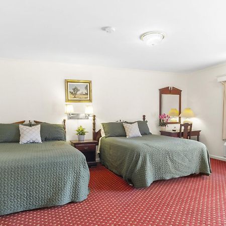 Blue Spruce Inn & Suites Valatie Luaran gambar