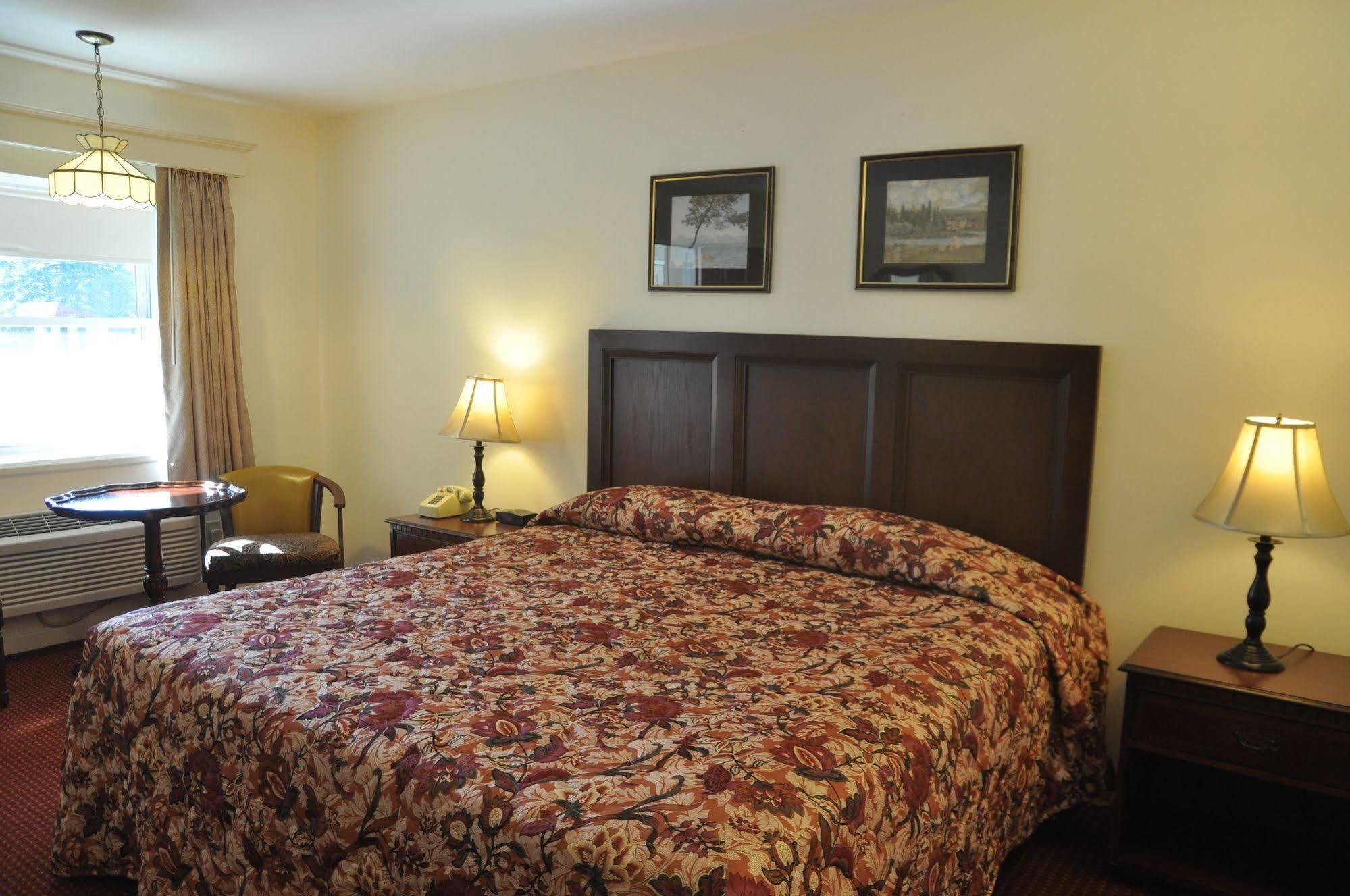 Blue Spruce Inn & Suites Valatie Luaran gambar
